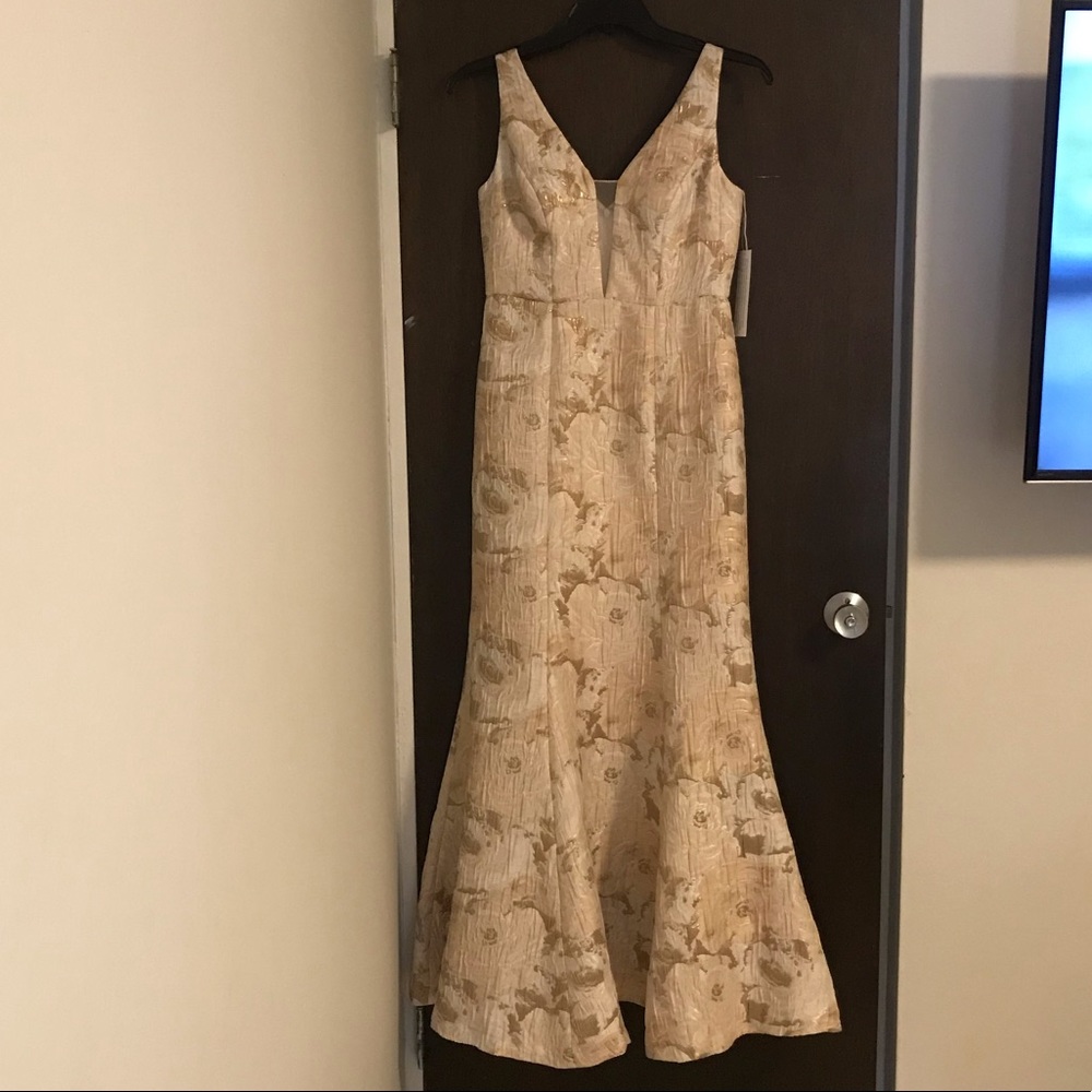 NWT gorgeous Aidan Mattox formal dress.